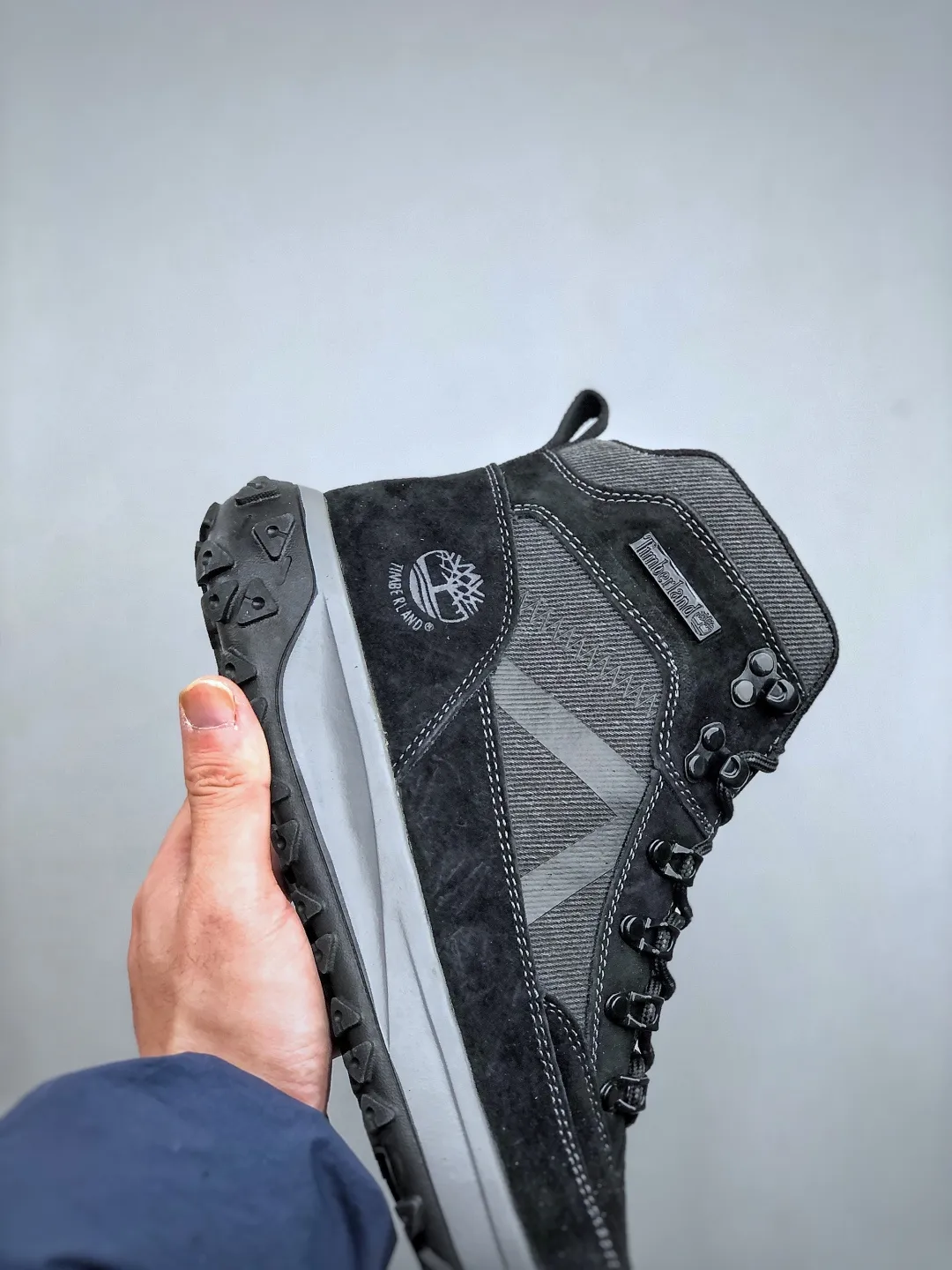 Welfare special offer 💰398 New arrival 🚀Timberland Timberland outdoor high-top casual Martin boots series Guangdong factory quality Original box original packaging The fabric is made of Italian 🇮🇹 top-grade frosted fine-grained cowhide. It is paired with anti-odor and anti-corrosion genuine leather latex insoles to give you a perfect wearing experience. High-quality and durable, a must-have for sportsmen. Specially designed to treat those who are not handsome. High-quality and first-class foot feel. Size: 39-44